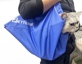 Adjustable Outdoor Cat Carrier for Giving Medicine and Trimming Nails.